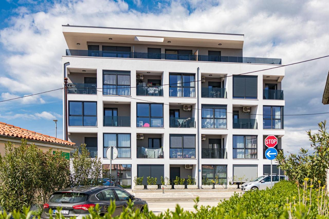 Enjoy Pula - New Apt With Terrace And Free Parking Garage Exterior foto